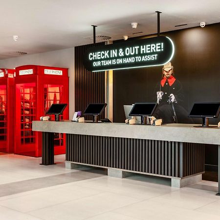 فندق Radisson Red London Heathrow هارموندسورث المظهر الخارجي الصورة