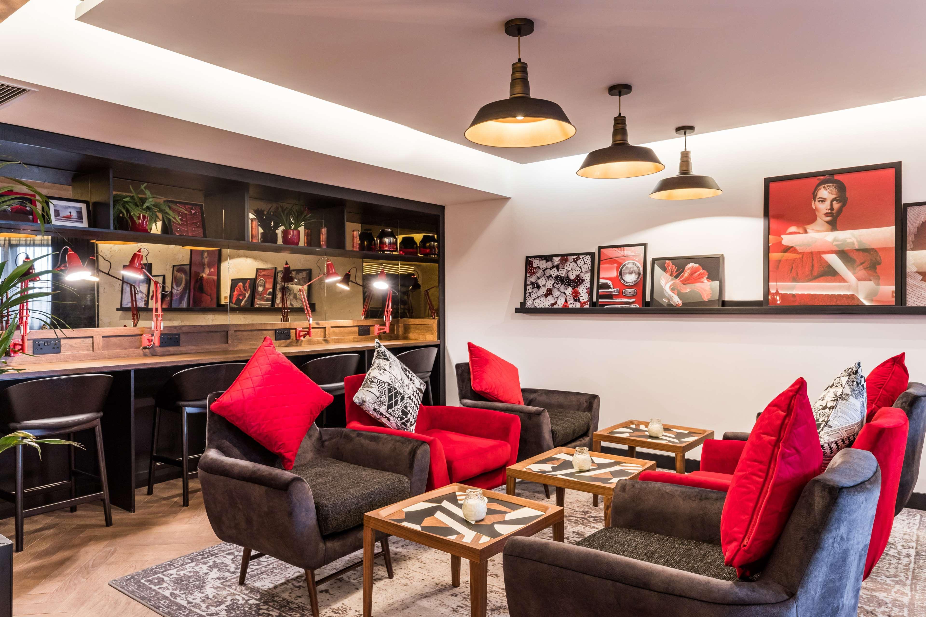 فندق Radisson Red London Heathrow هارموندسورث المظهر الخارجي الصورة Interior of the hotel