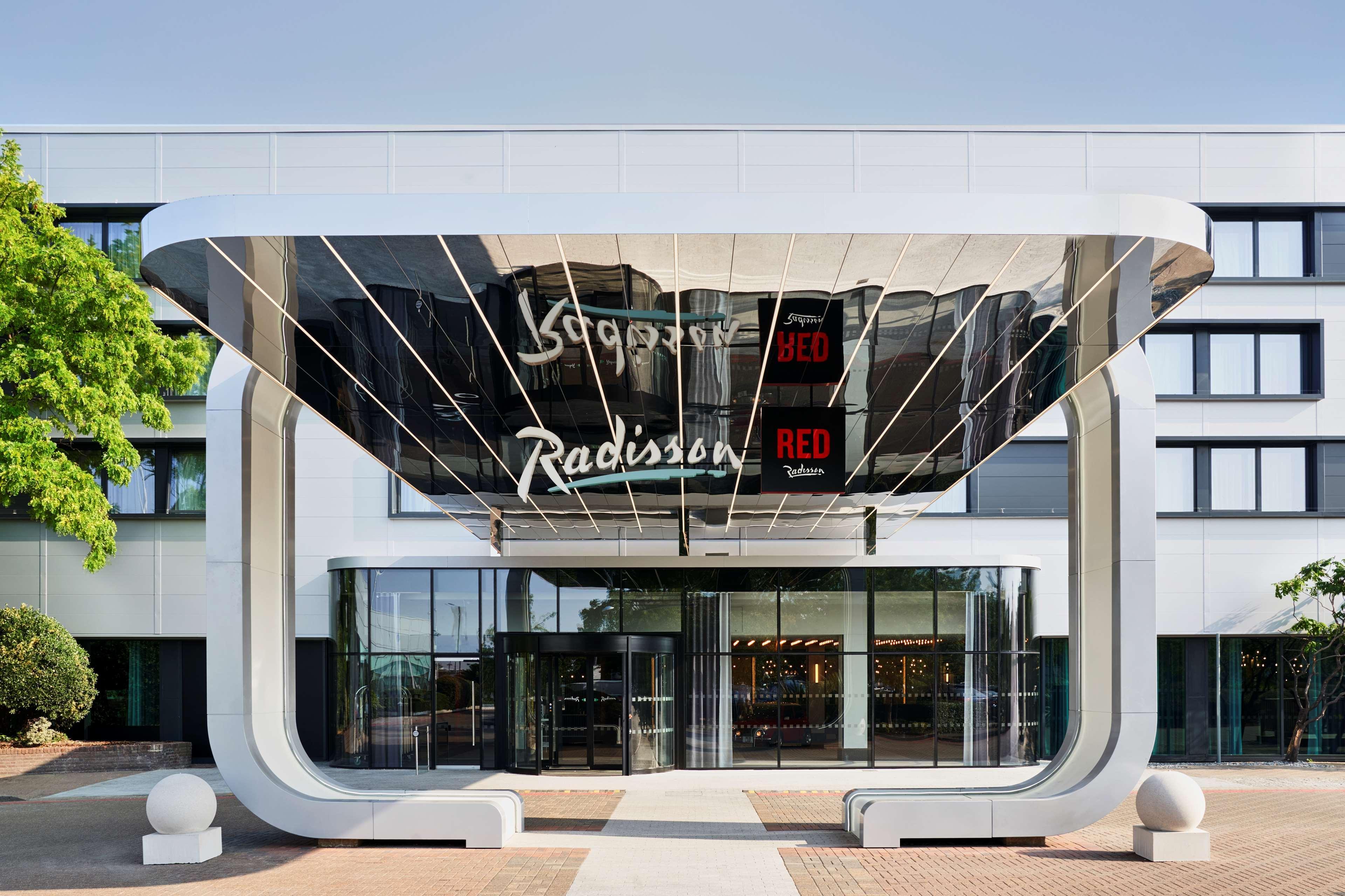 فندق Radisson Red London Heathrow هارموندسورث المظهر الخارجي الصورة Radisson Blu