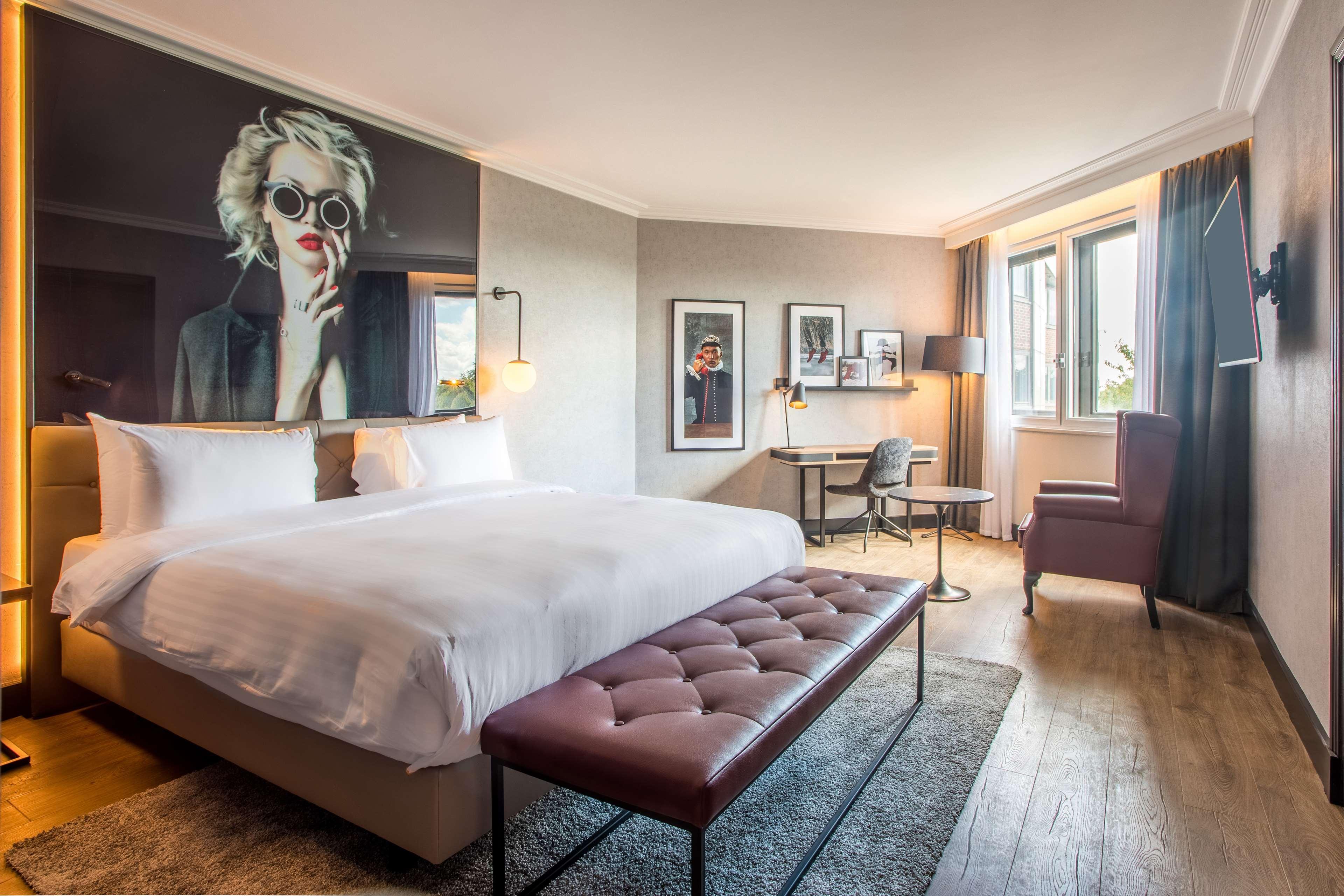 فندق Radisson Red London Heathrow هارموندسورث المظهر الخارجي الصورة Room at the Mandarin Oriental Paris