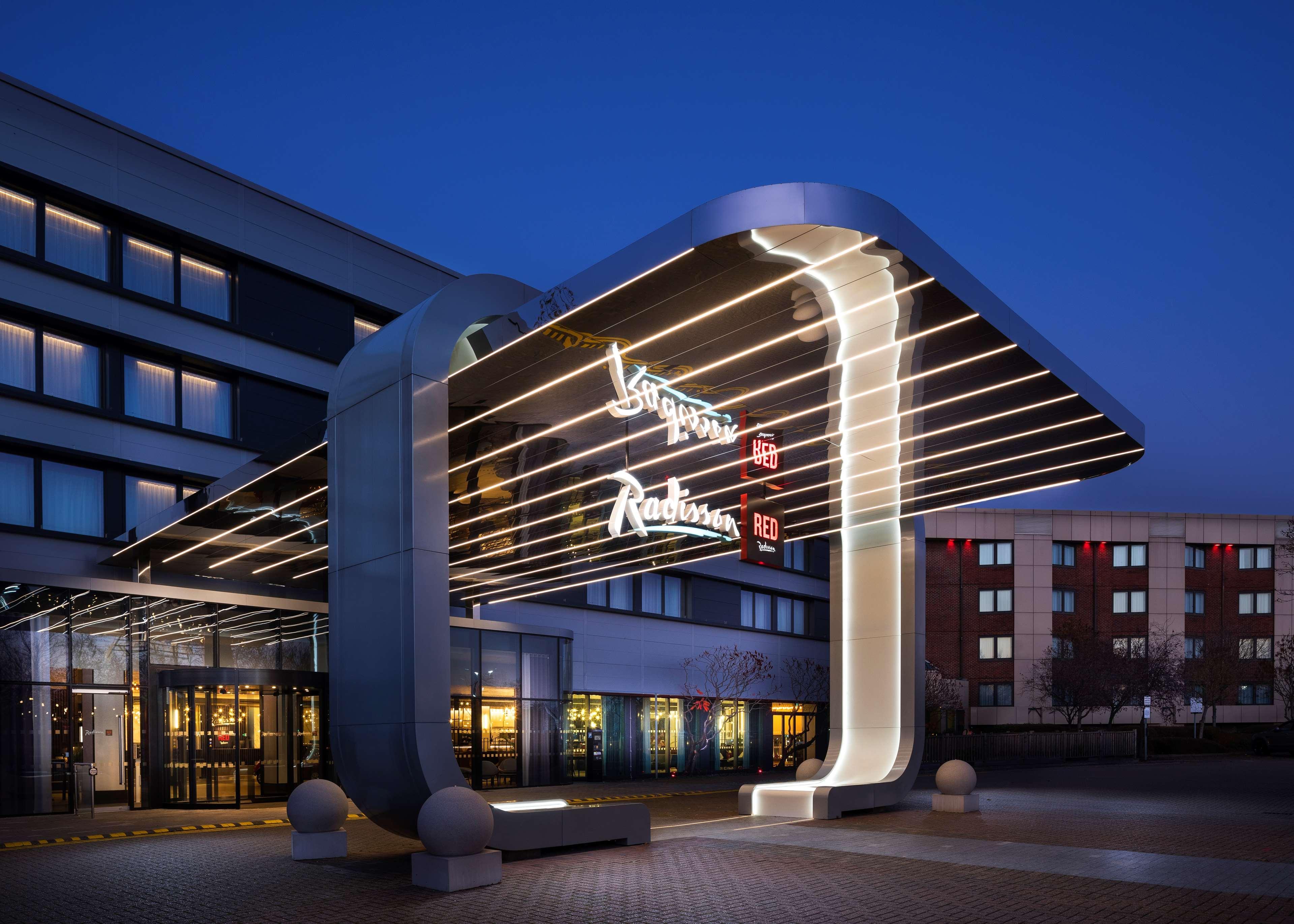فندق Radisson Red London Heathrow هارموندسورث المظهر الخارجي الصورة Radisson Blu
