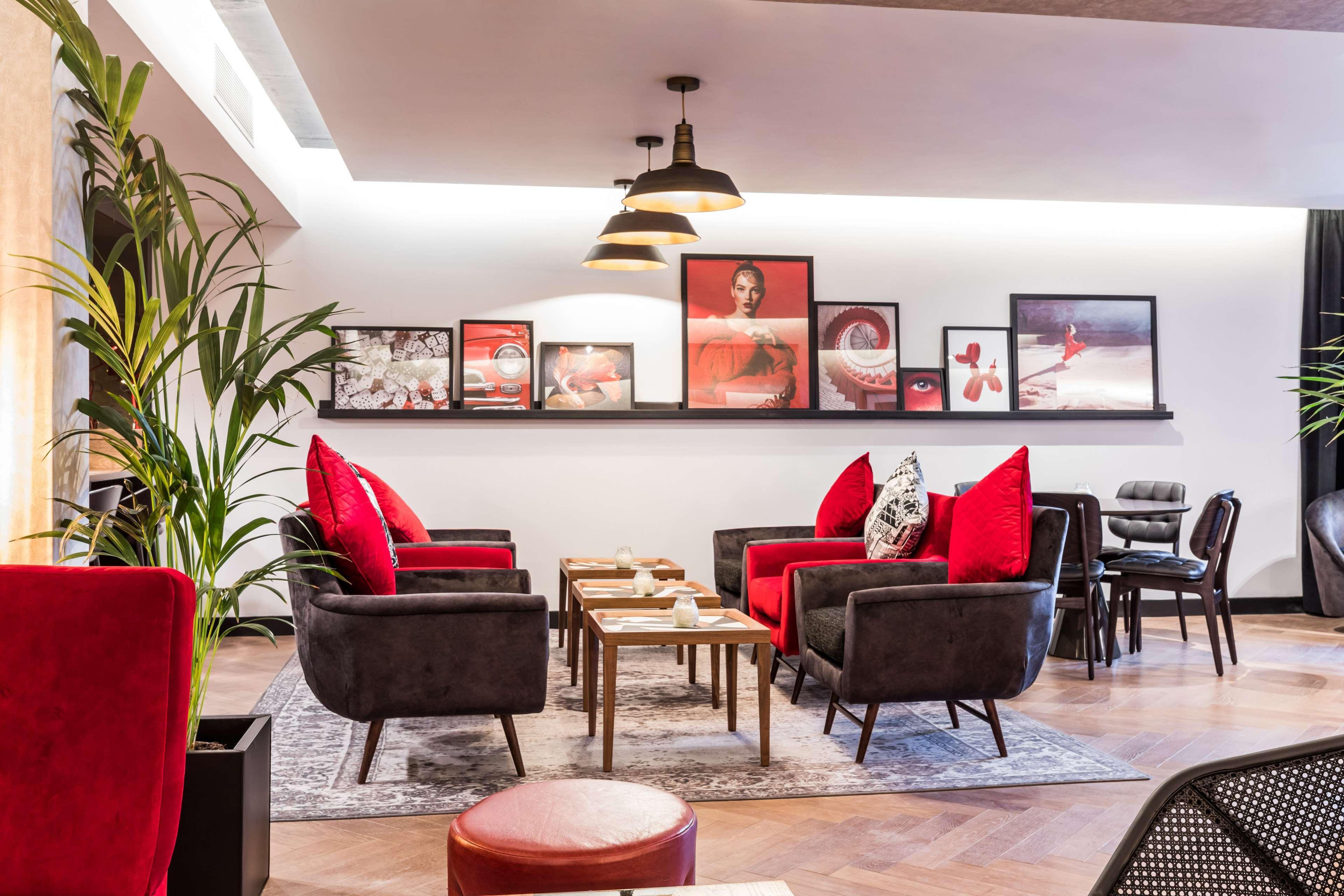 فندق Radisson Red London Heathrow هارموندسورث المظهر الخارجي الصورة Interior of the hotel