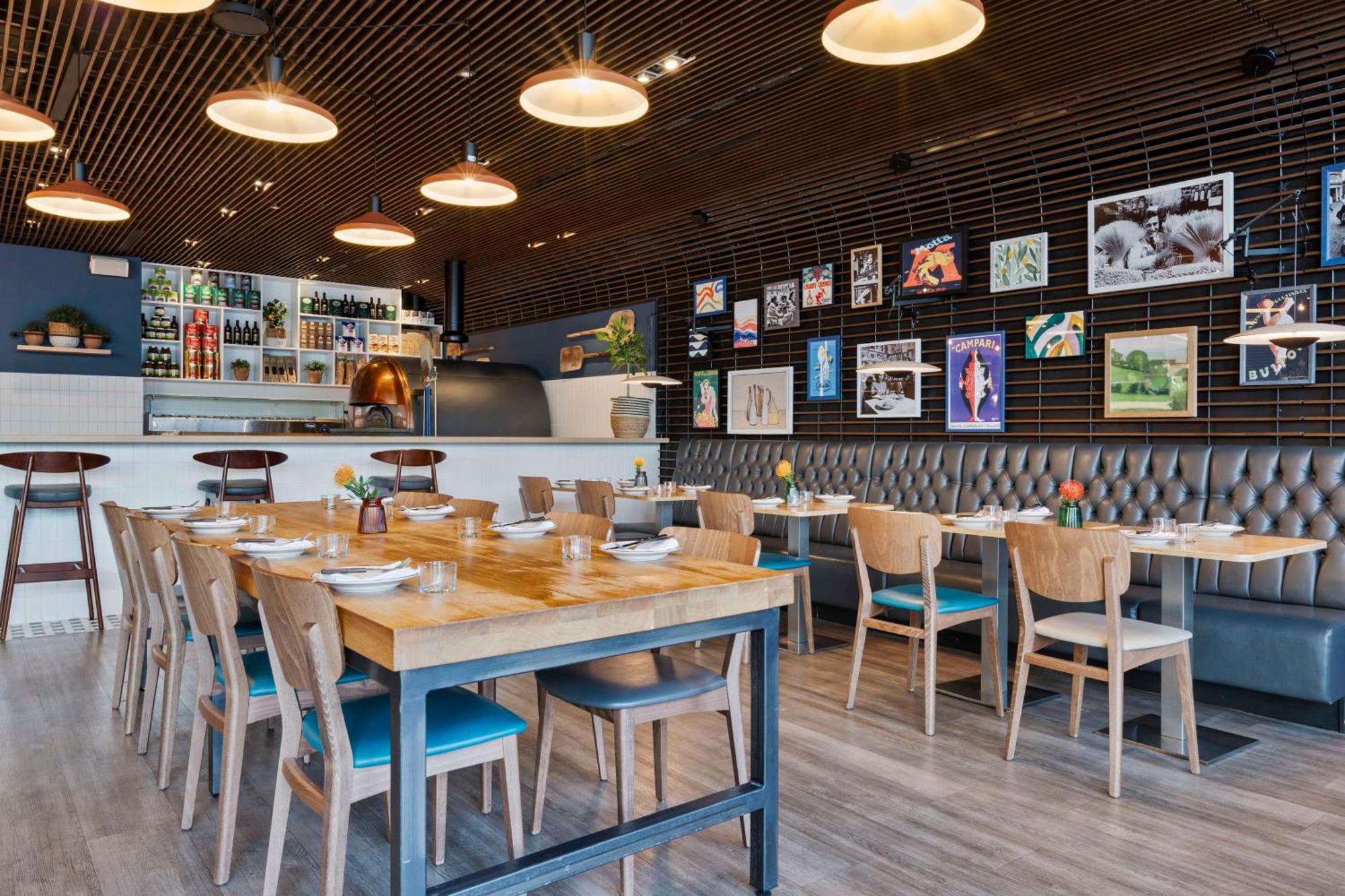 فندق Radisson Red London Heathrow هارموندسورث المظهر الخارجي الصورة Interior of the restaurant