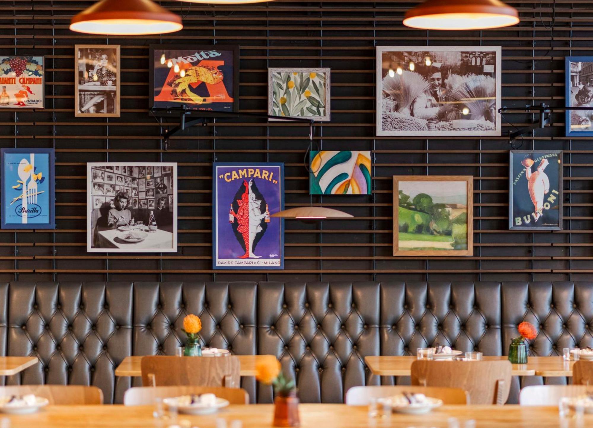 فندق Radisson Red London Heathrow هارموندسورث المظهر الخارجي الصورة "Campari"