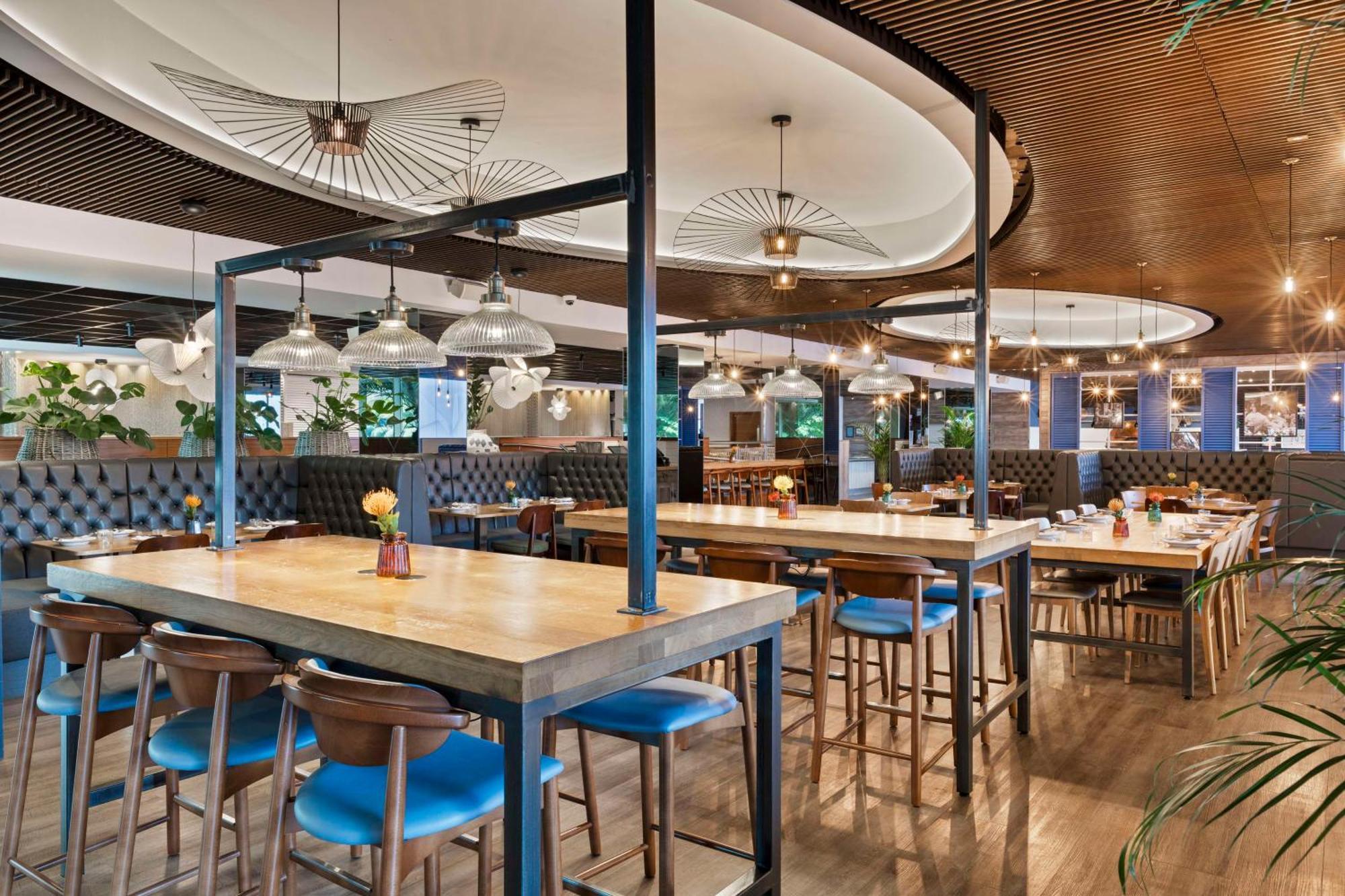 فندق Radisson Red London Heathrow هارموندسورث المظهر الخارجي الصورة Interior of the restaurant