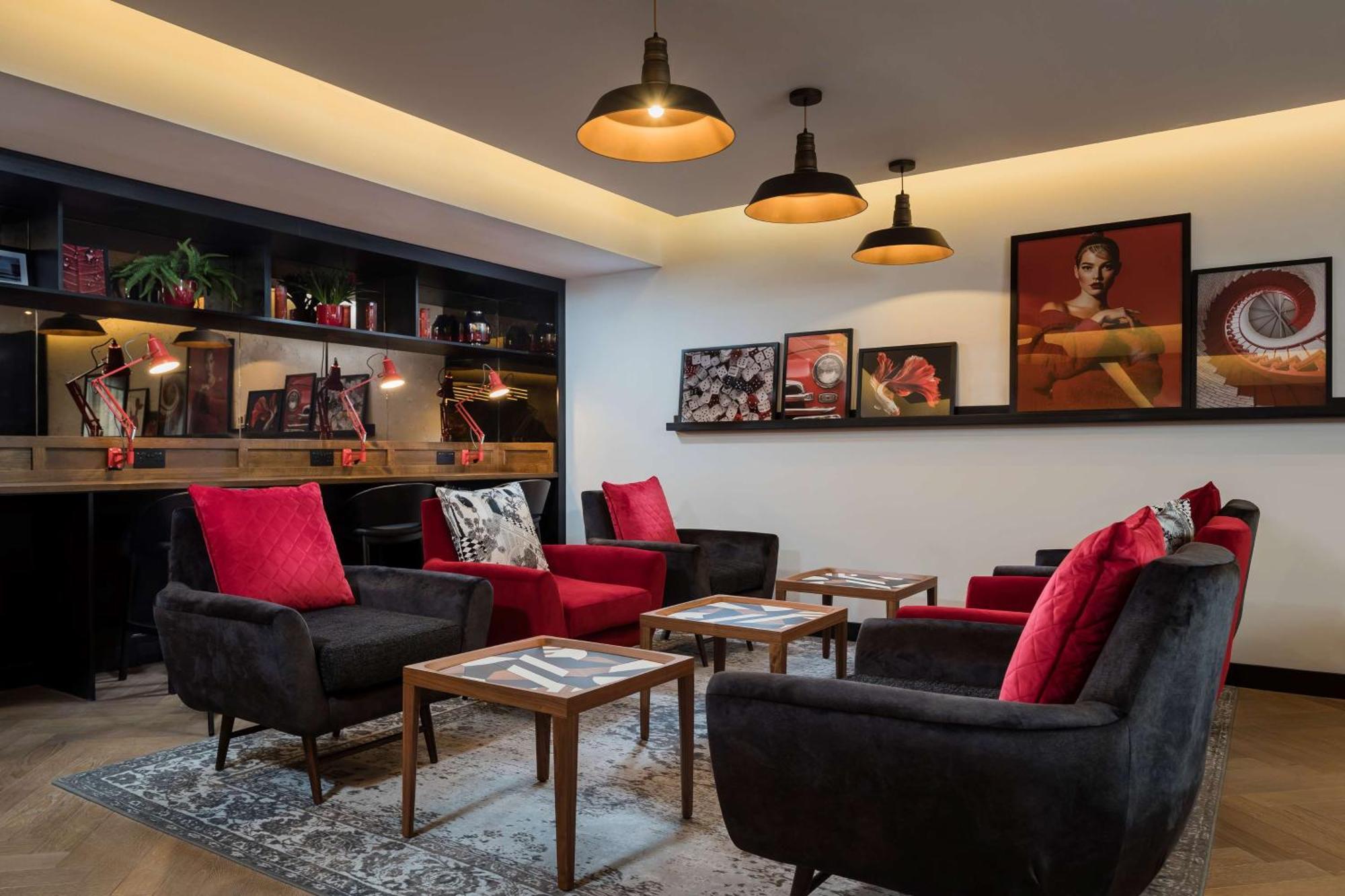 فندق Radisson Red London Heathrow هارموندسورث المظهر الخارجي الصورة Interior of the hotel