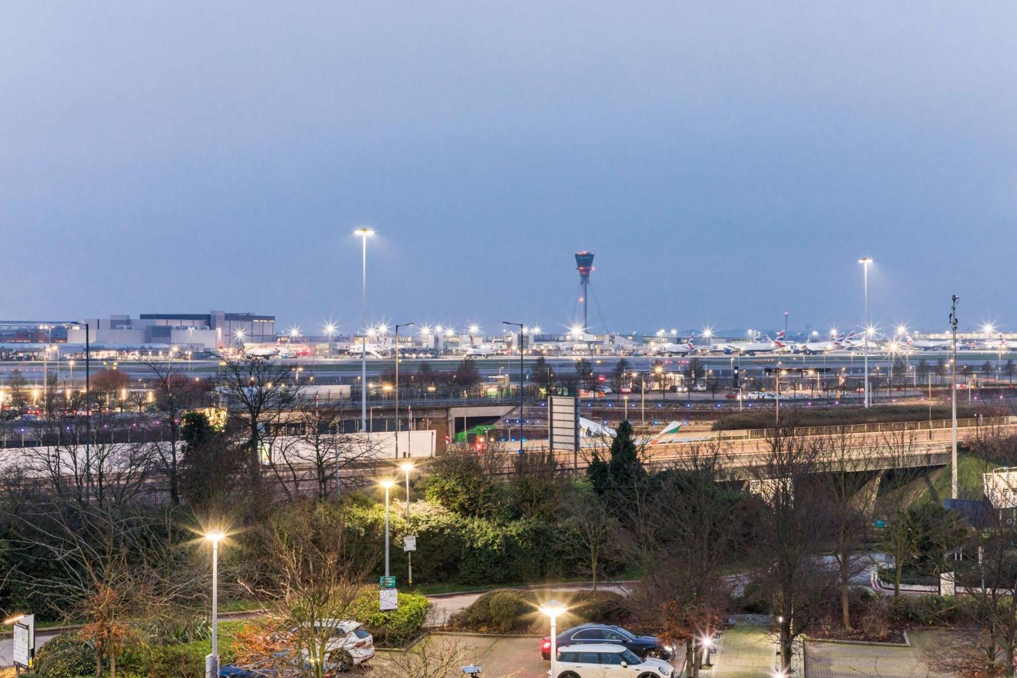 فندق Radisson Red London Heathrow هارموندسورث المظهر الخارجي الصورة