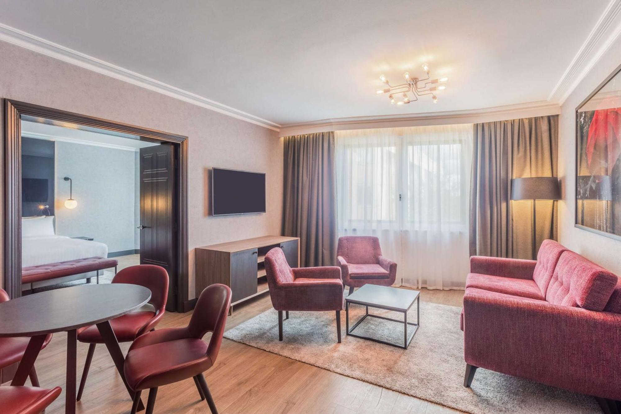 فندق Radisson Red London Heathrow هارموندسورث المظهر الخارجي الصورة