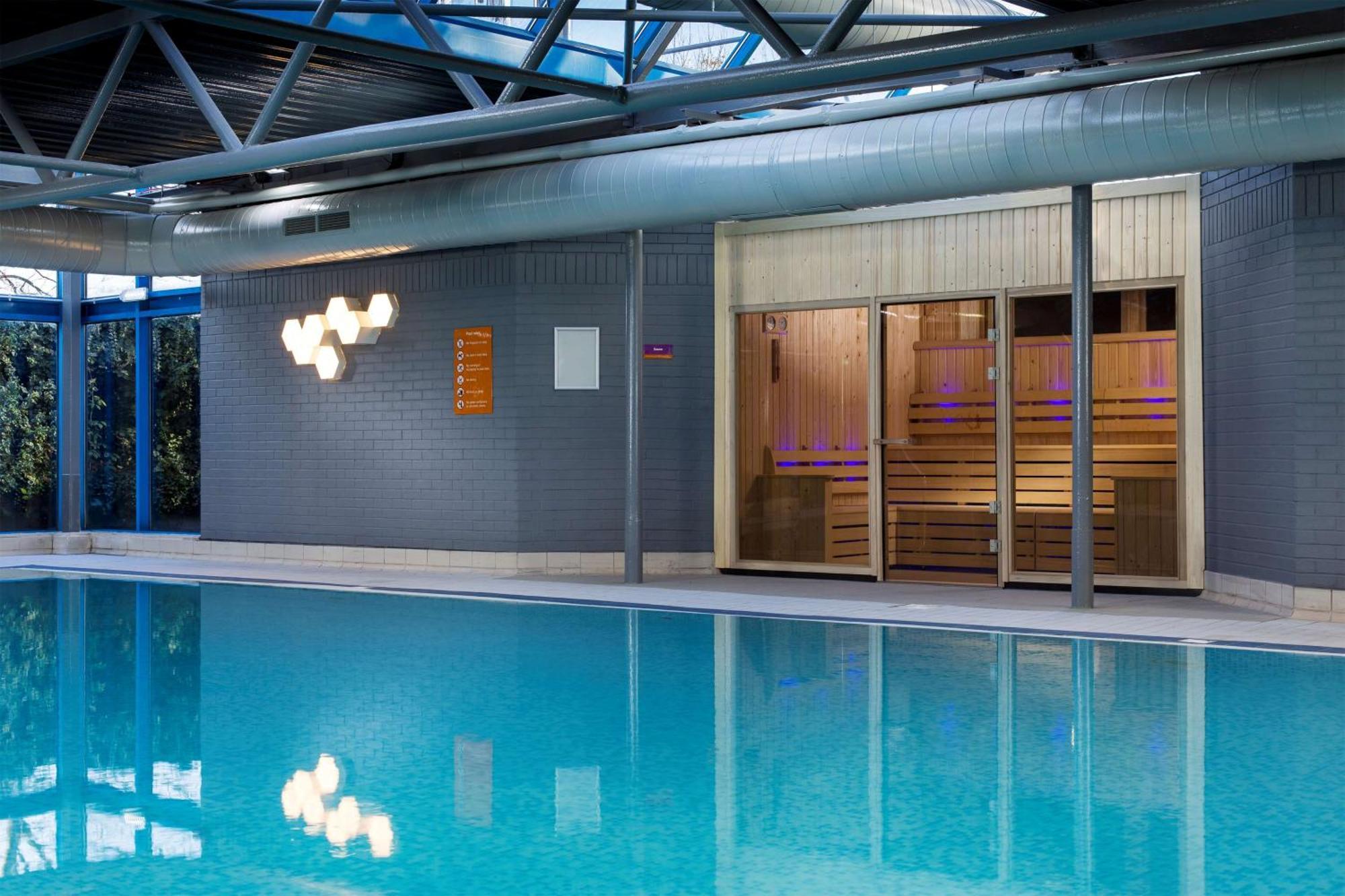 فندق Radisson Red London Heathrow هارموندسورث المظهر الخارجي الصورة Sauna