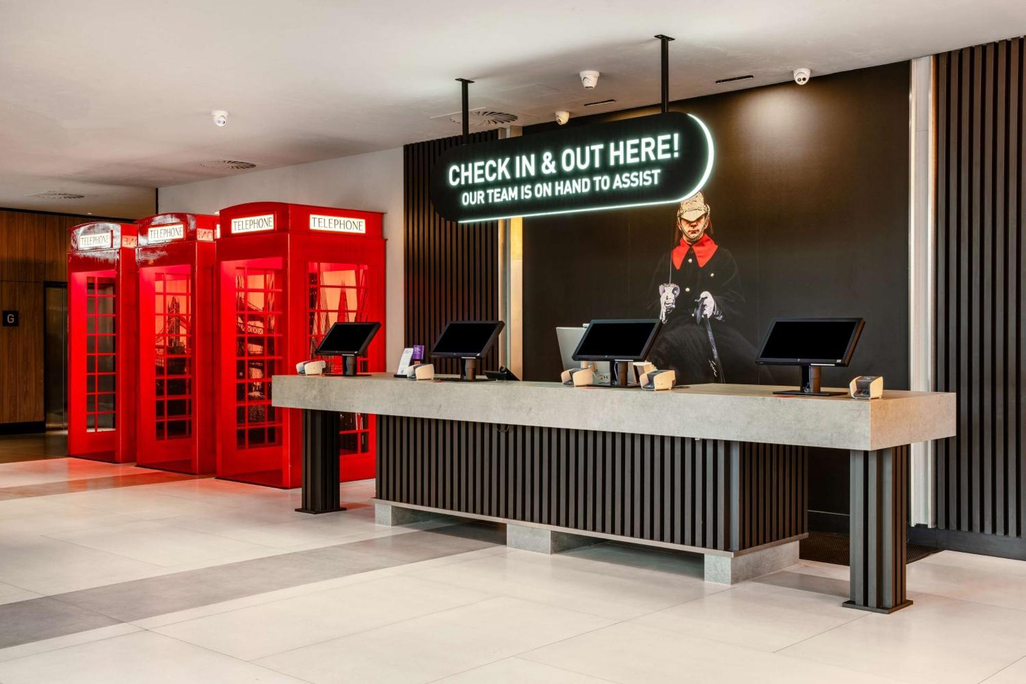 فندق Radisson Red London Heathrow هارموندسورث المظهر الخارجي الصورة