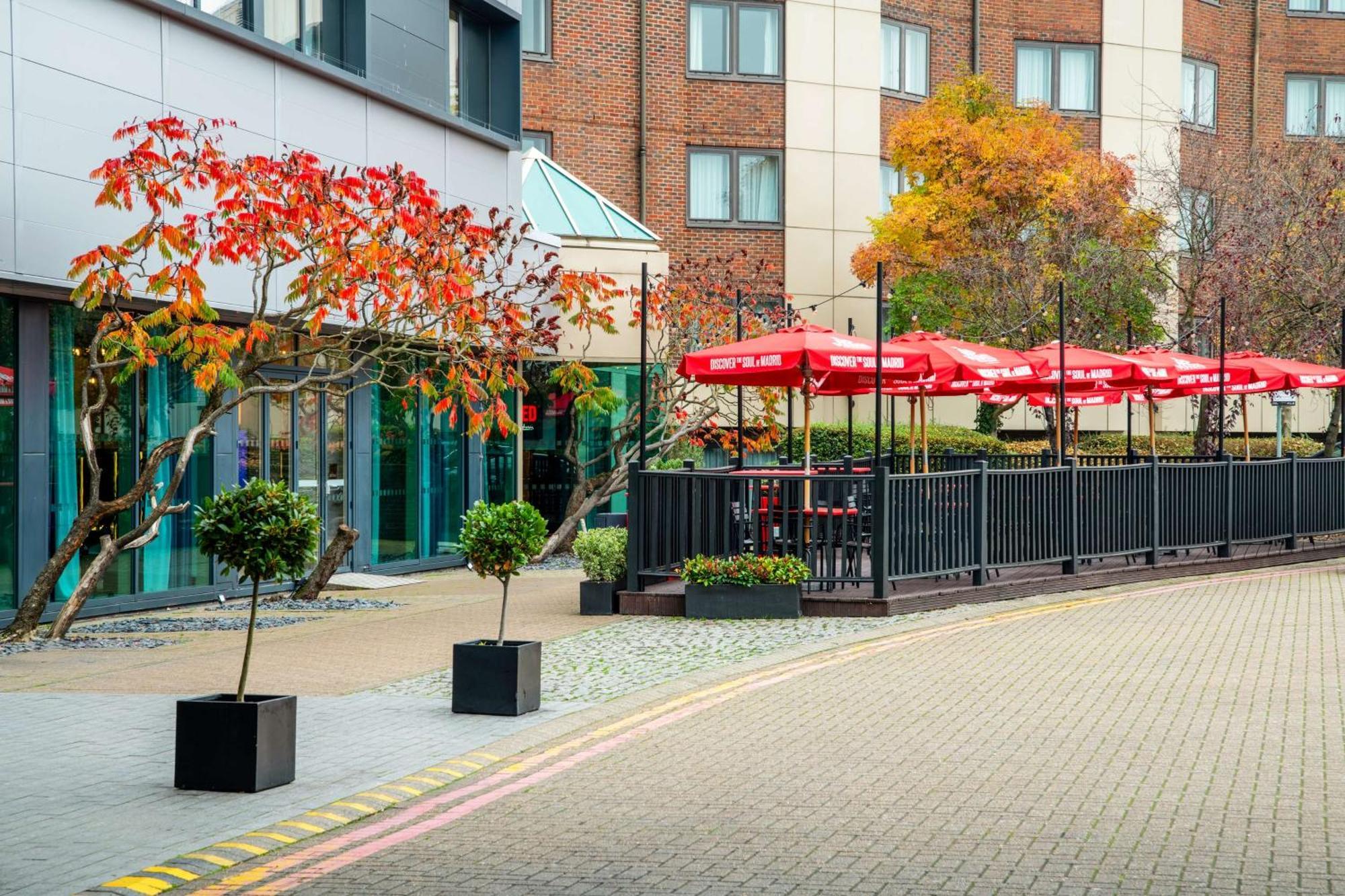 فندق Radisson Red London Heathrow هارموندسورث المظهر الخارجي الصورة
