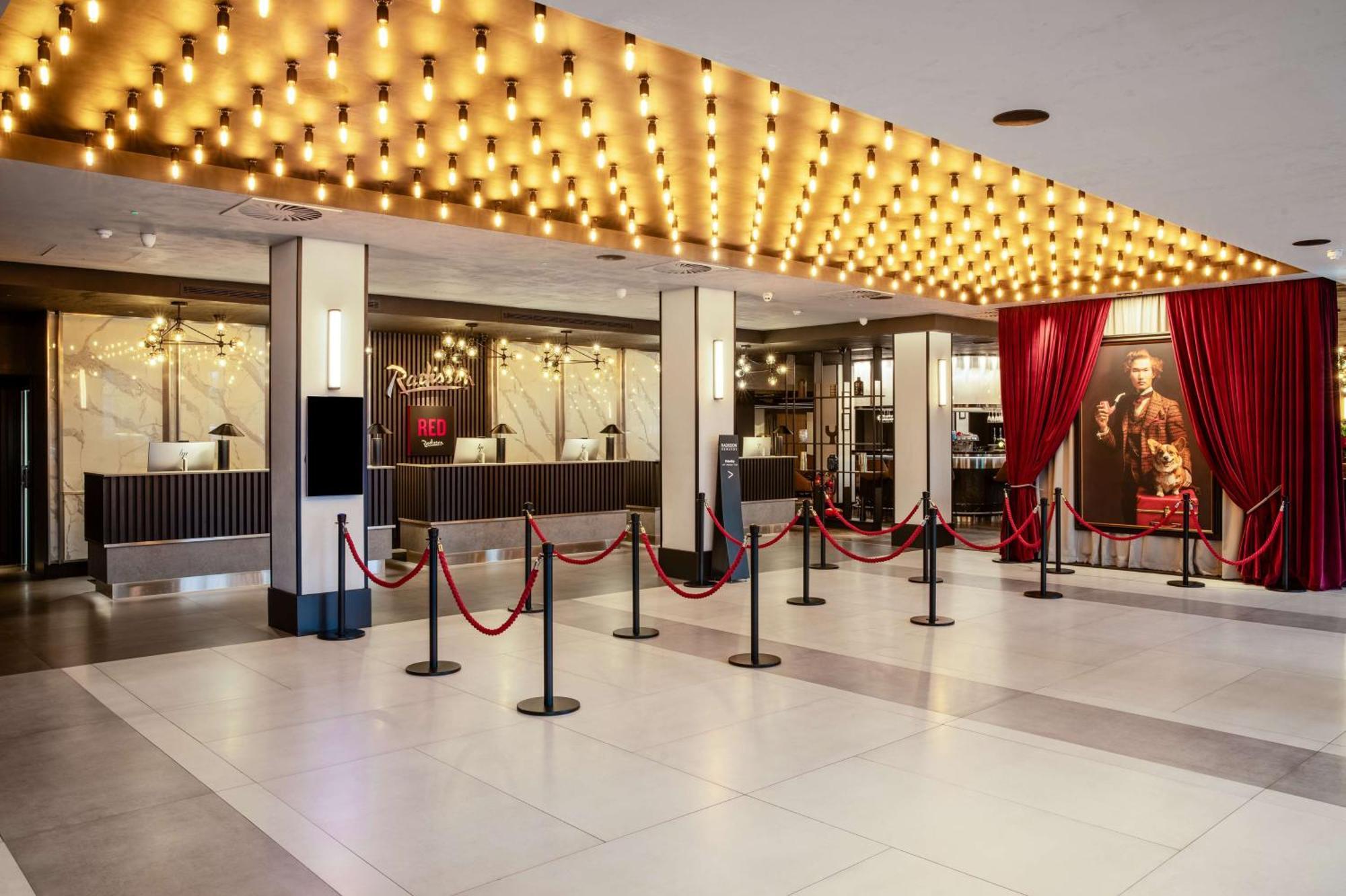فندق Radisson Red London Heathrow هارموندسورث المظهر الخارجي الصورة